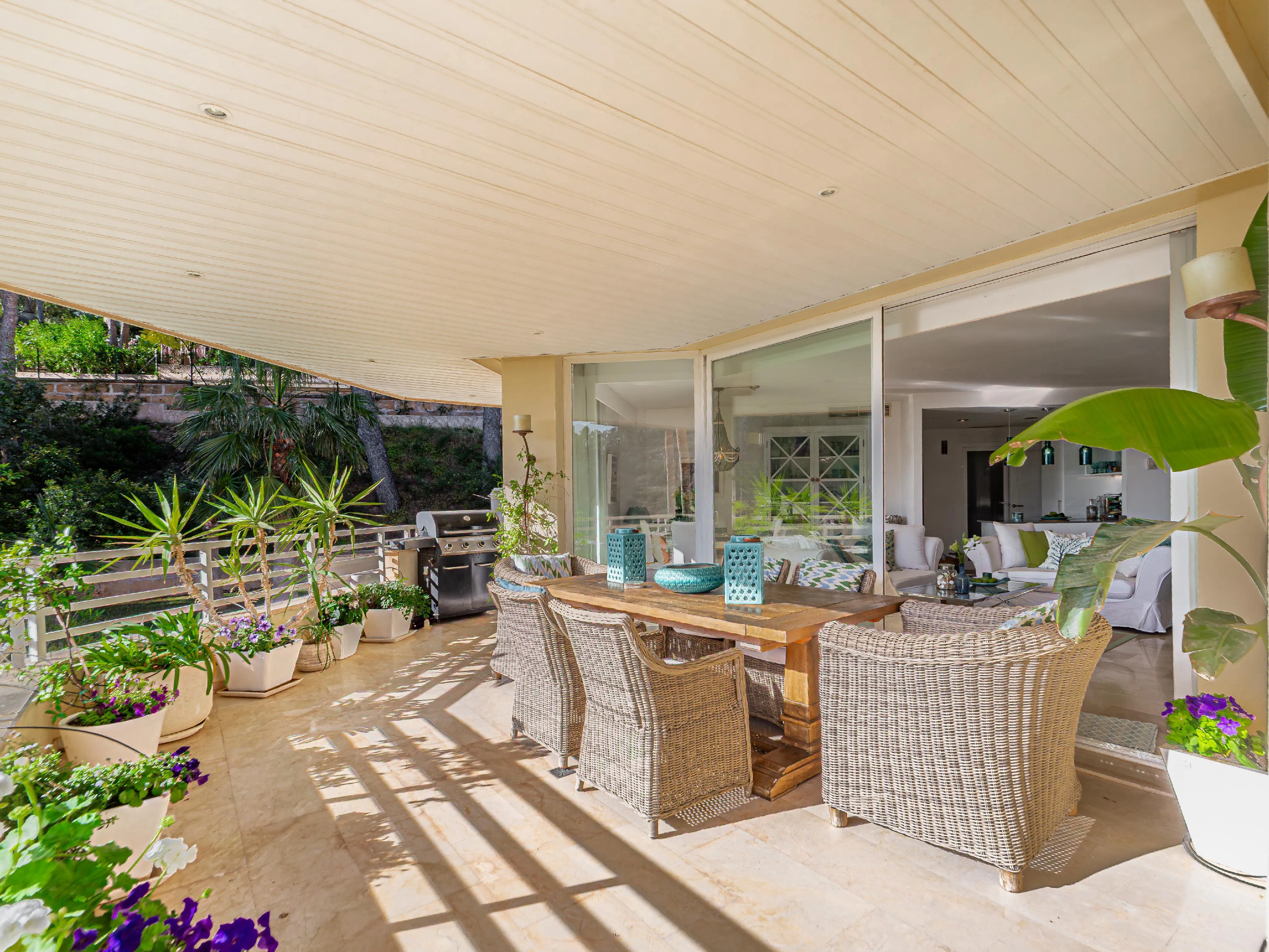 Generous sea view apartment close to golf-2