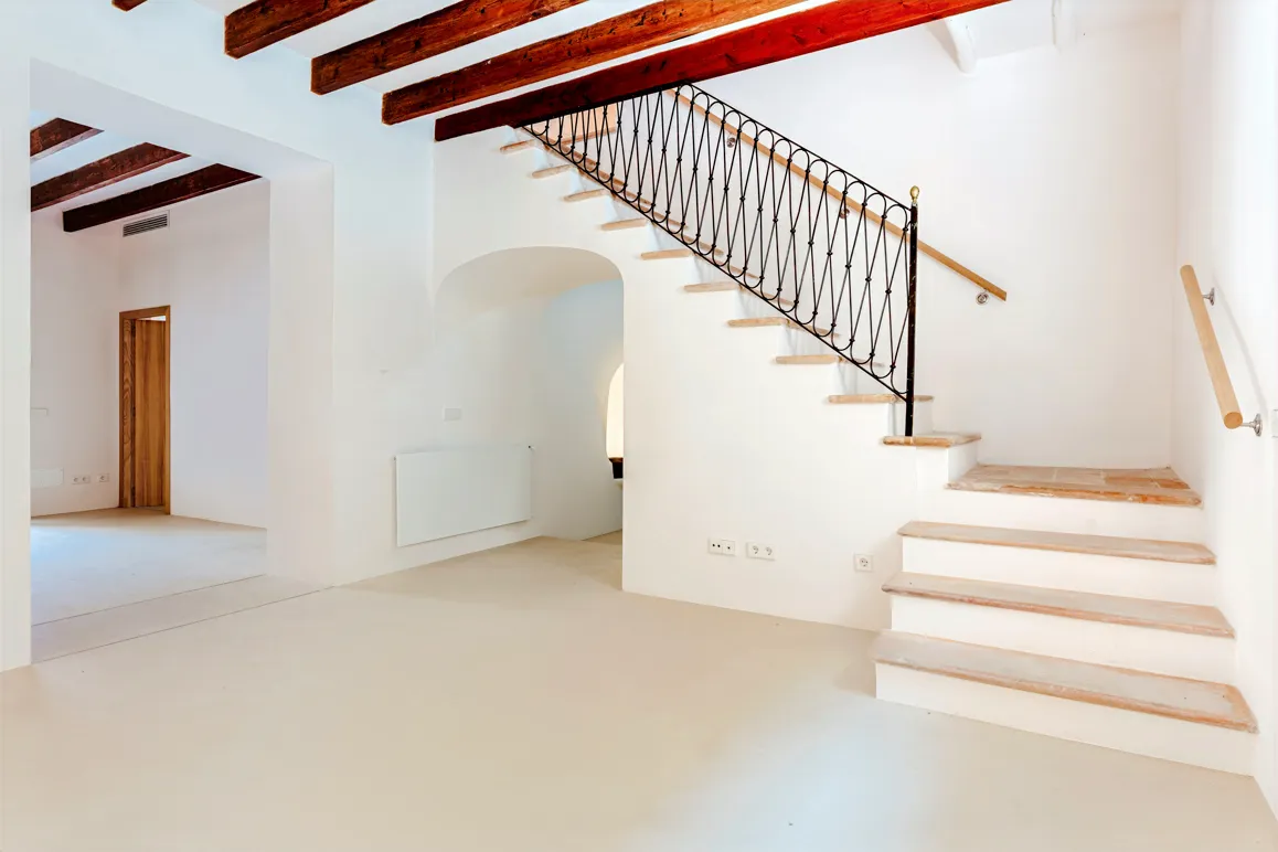 Renoveret rækkehus af høj kvalitet med stor terrasse-3