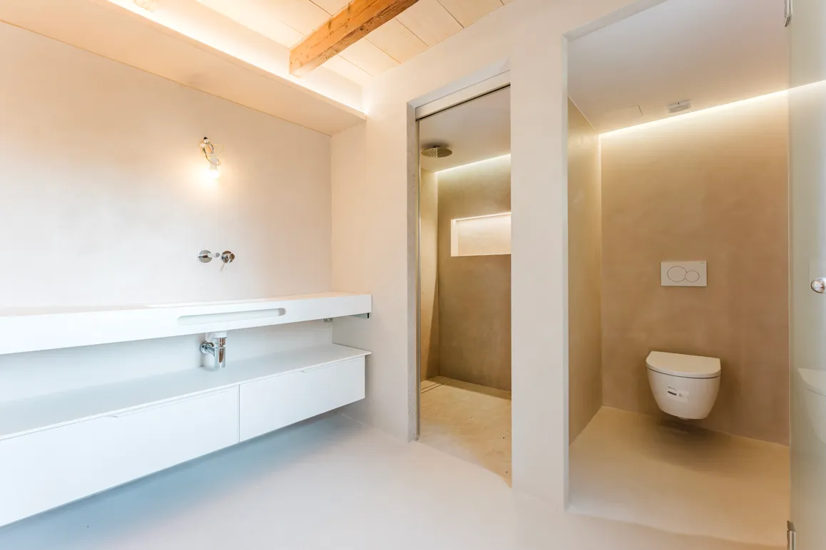 Hoogwaardig gerenoveerd herenhuis met grote patio-7