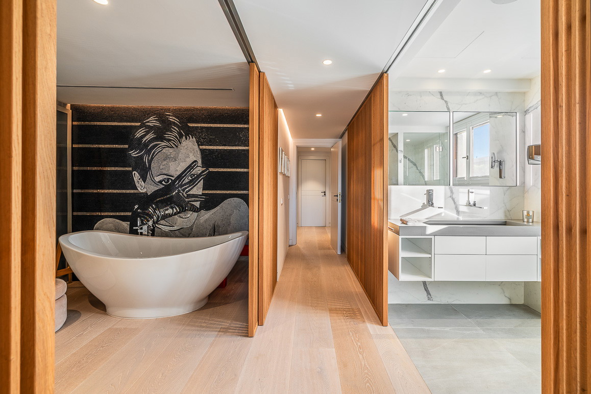 Spacious penthouse with exclusive terraces – urban luxury on a single level-20