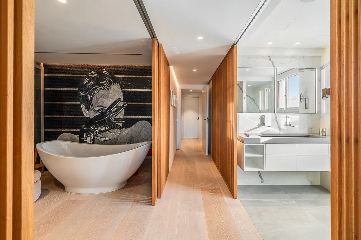 Spacious penthouse with exclusive terraces – urban luxury on a single level-20