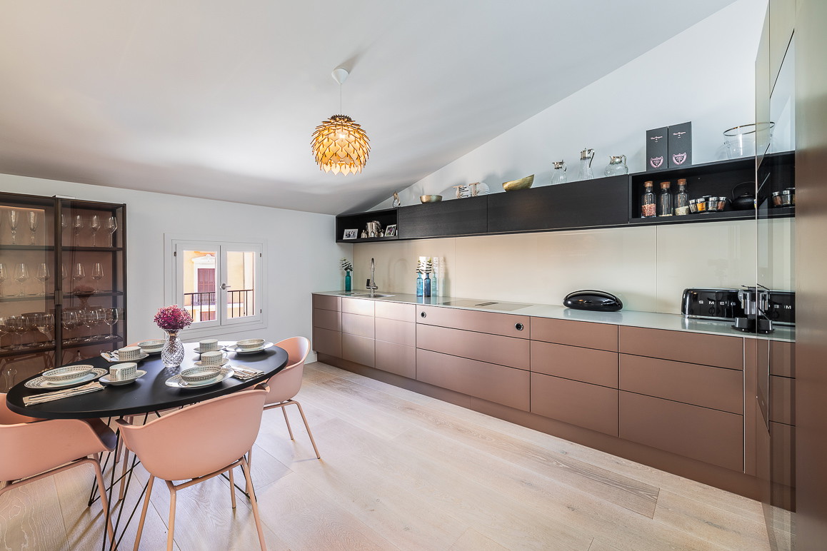 Spacious penthouse with exclusive terraces – urban luxury on a single level-13