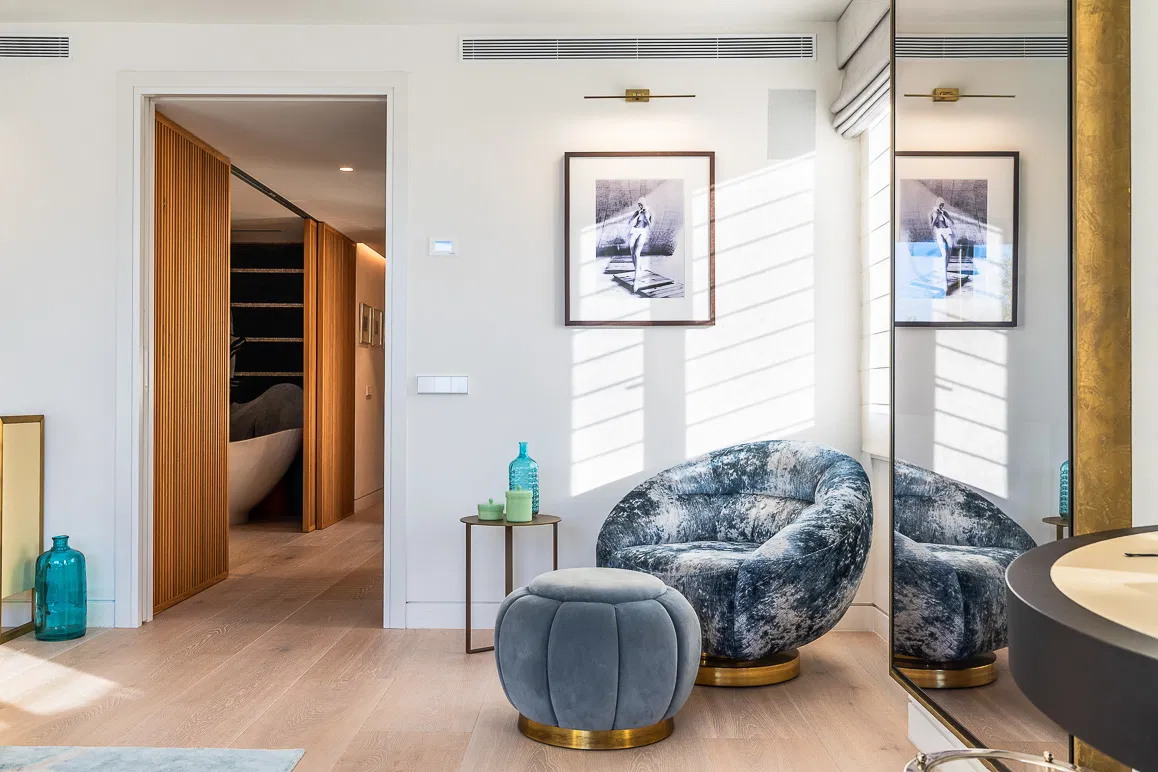 Spacious penthouse with exclusive terraces – urban luxury on a single level-19