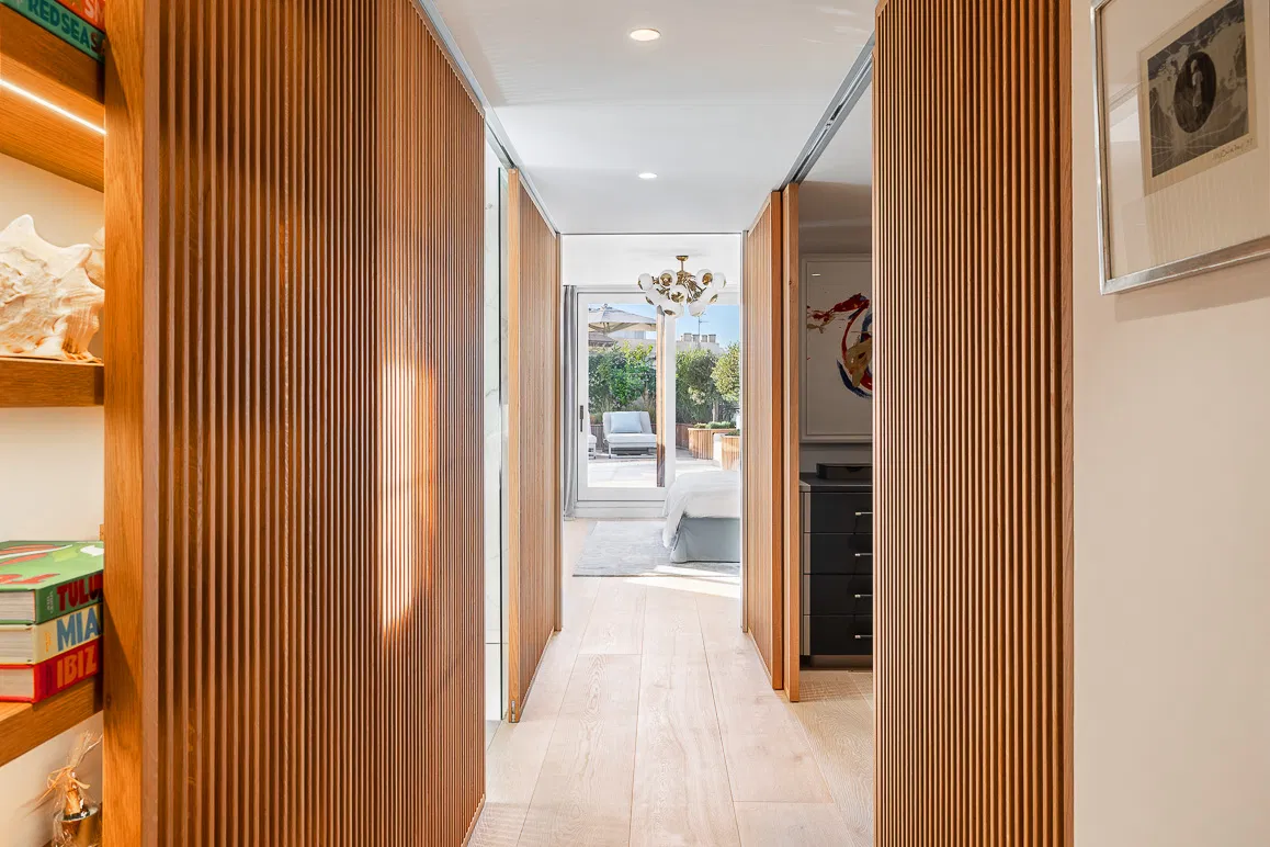 Spacious penthouse with exclusive terraces – urban luxury on a single level-18