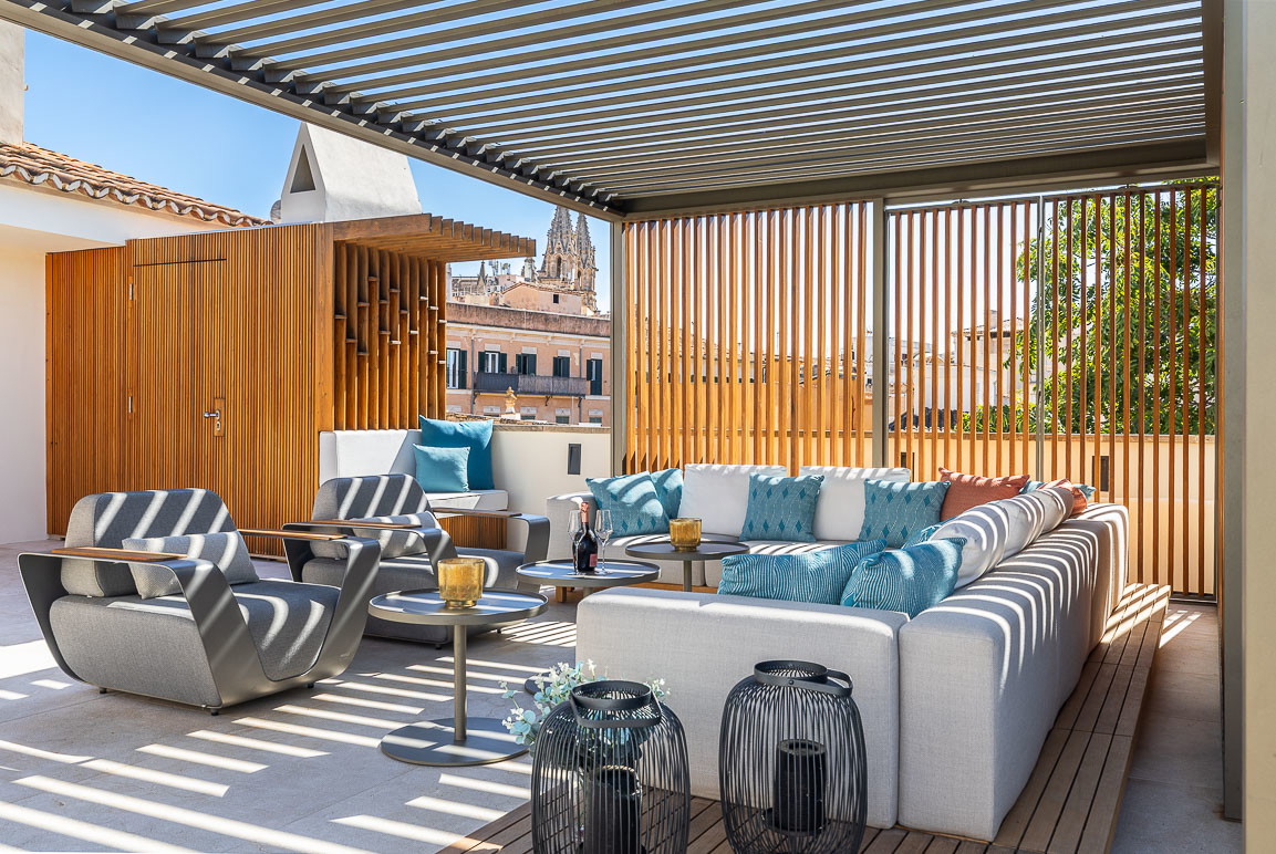 Spacious penthouse with exclusive terraces – urban luxury on a single level-8