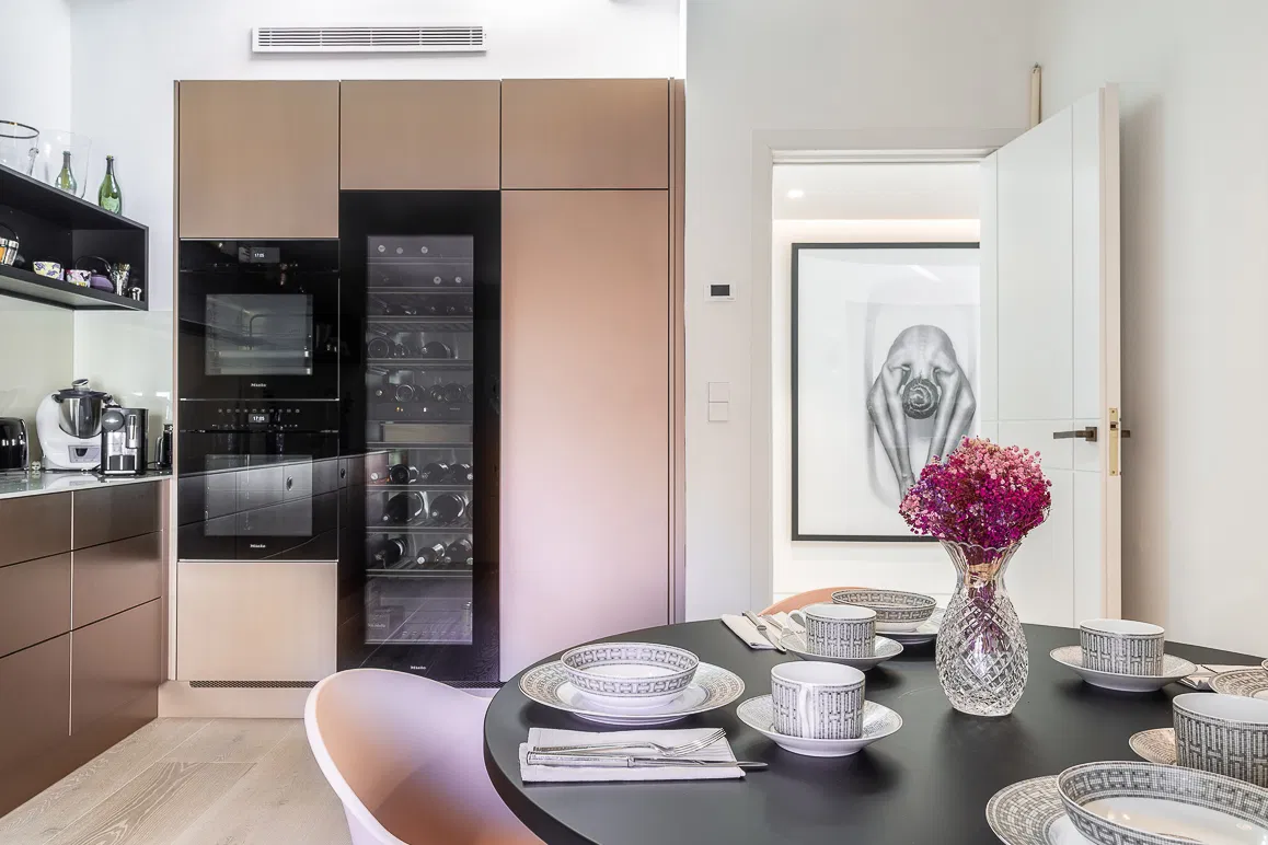 Spacious penthouse with exclusive terraces – urban luxury on a single level-12