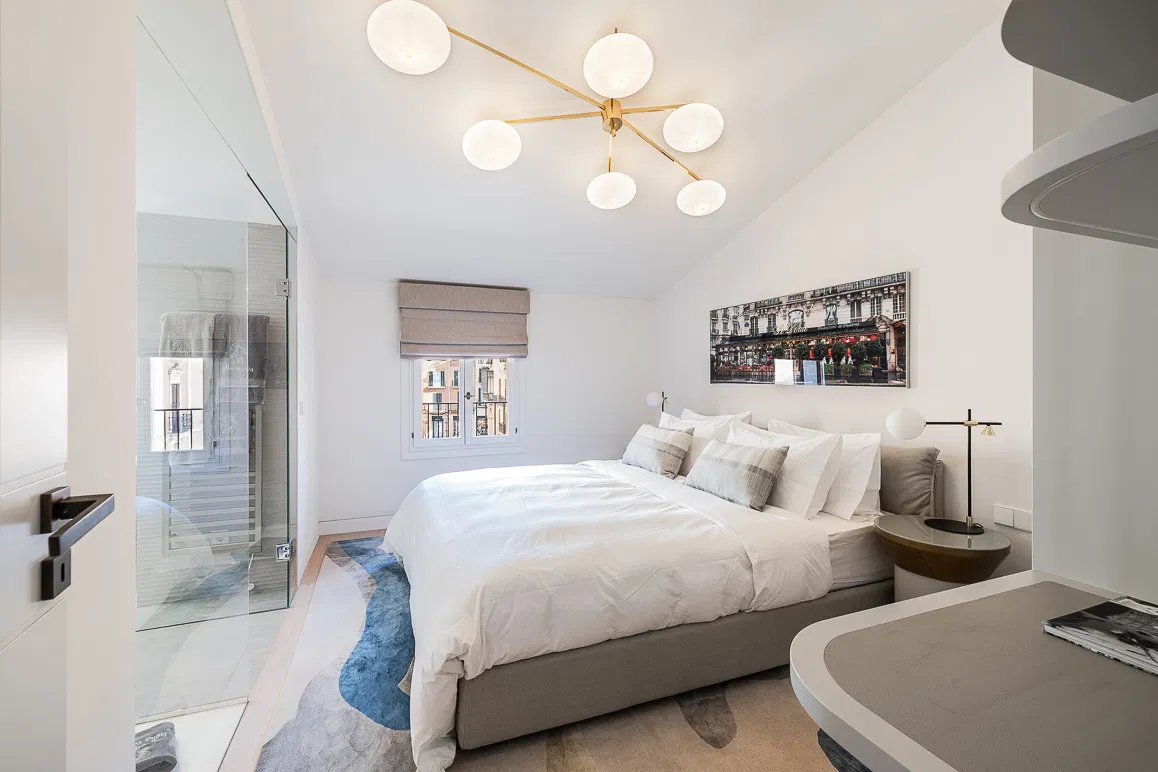Spacious penthouse with exclusive terraces – urban luxury on a single level-22