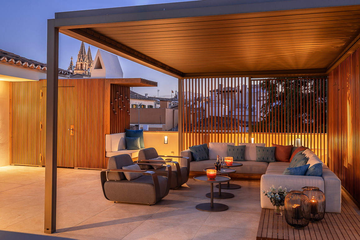 Spacious penthouse with exclusive terraces – urban luxury on a single level-27
