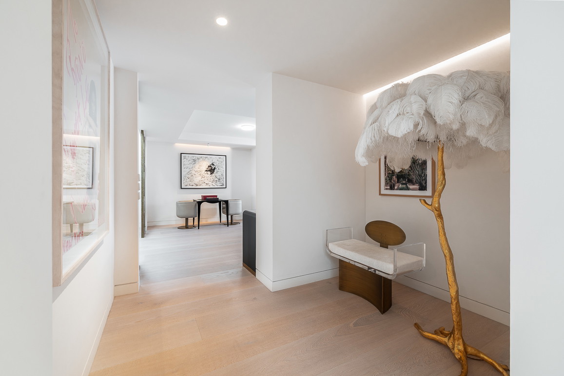 Spacious penthouse with exclusive terraces – urban luxury on a single level-15