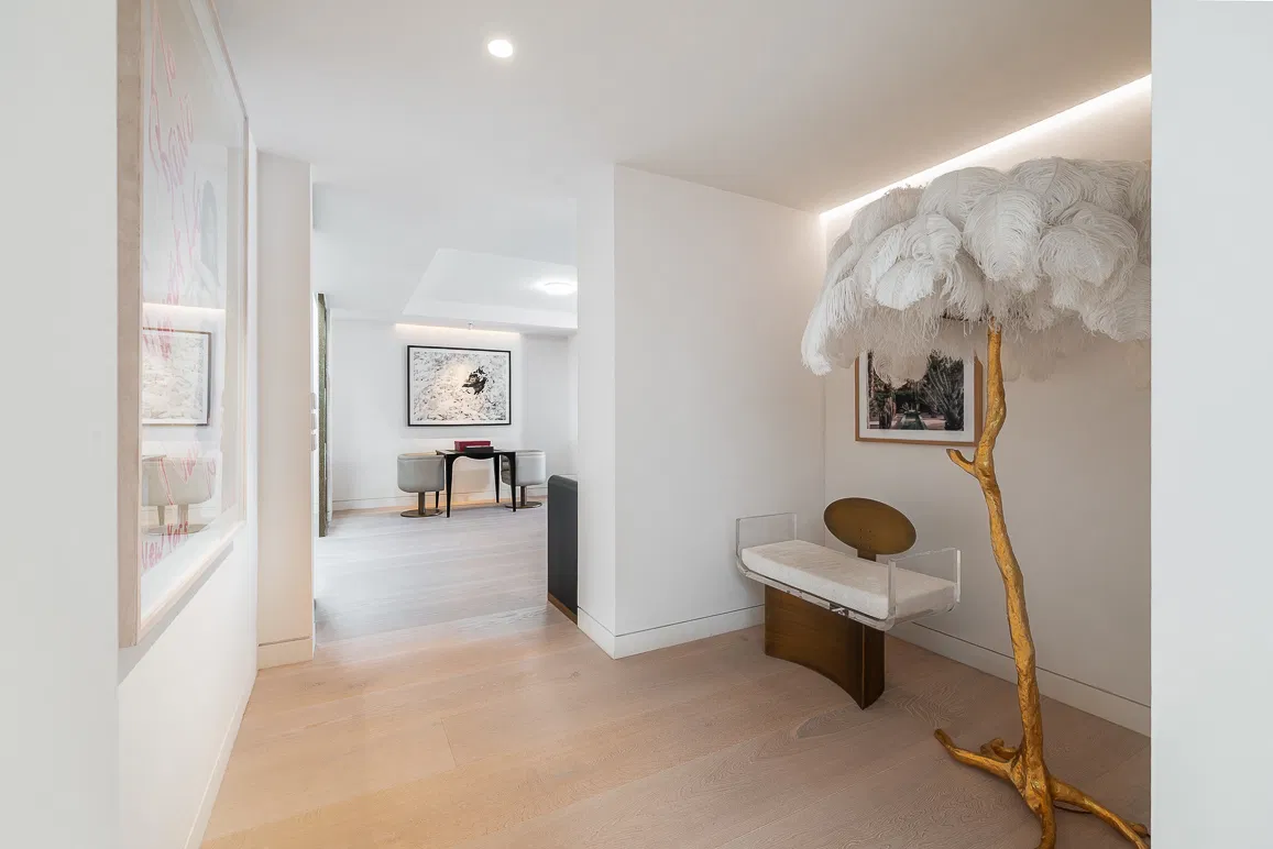 Spacious penthouse with exclusive terraces – urban luxury on a single level-15