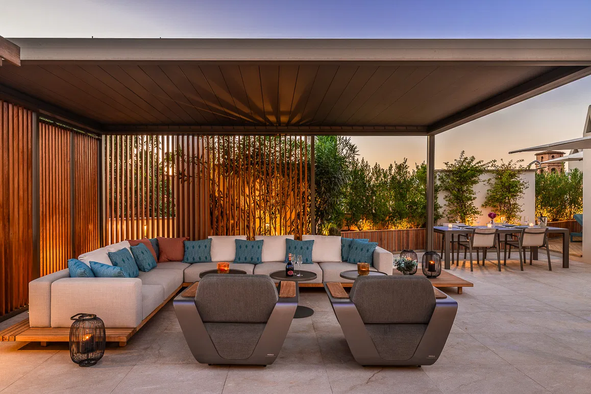 Spacious penthouse with exclusive terraces – urban luxury on a single level-28
