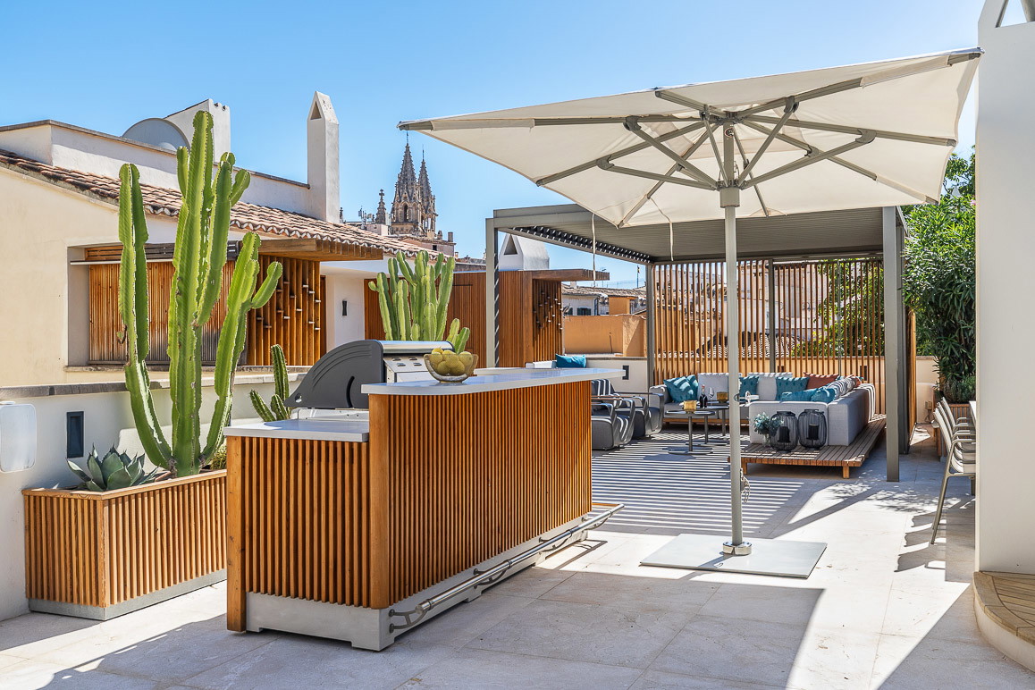 Spacious penthouse with exclusive terraces – urban luxury on a single level-9