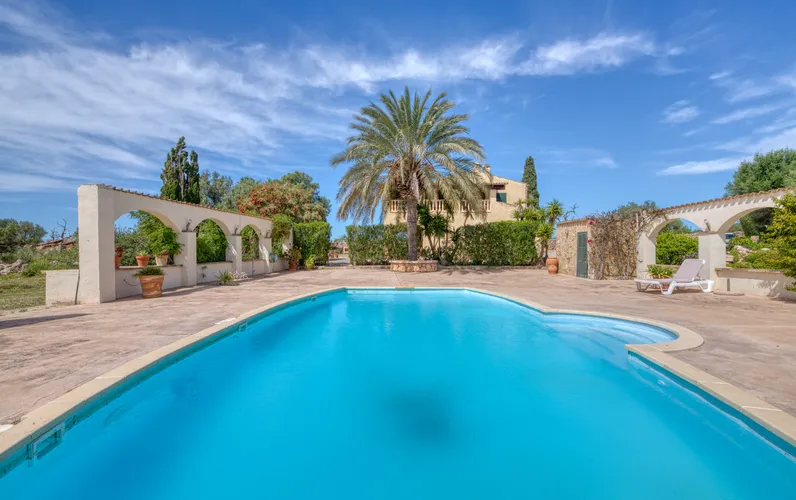Exclusiva finca con piscina en Llucmajor