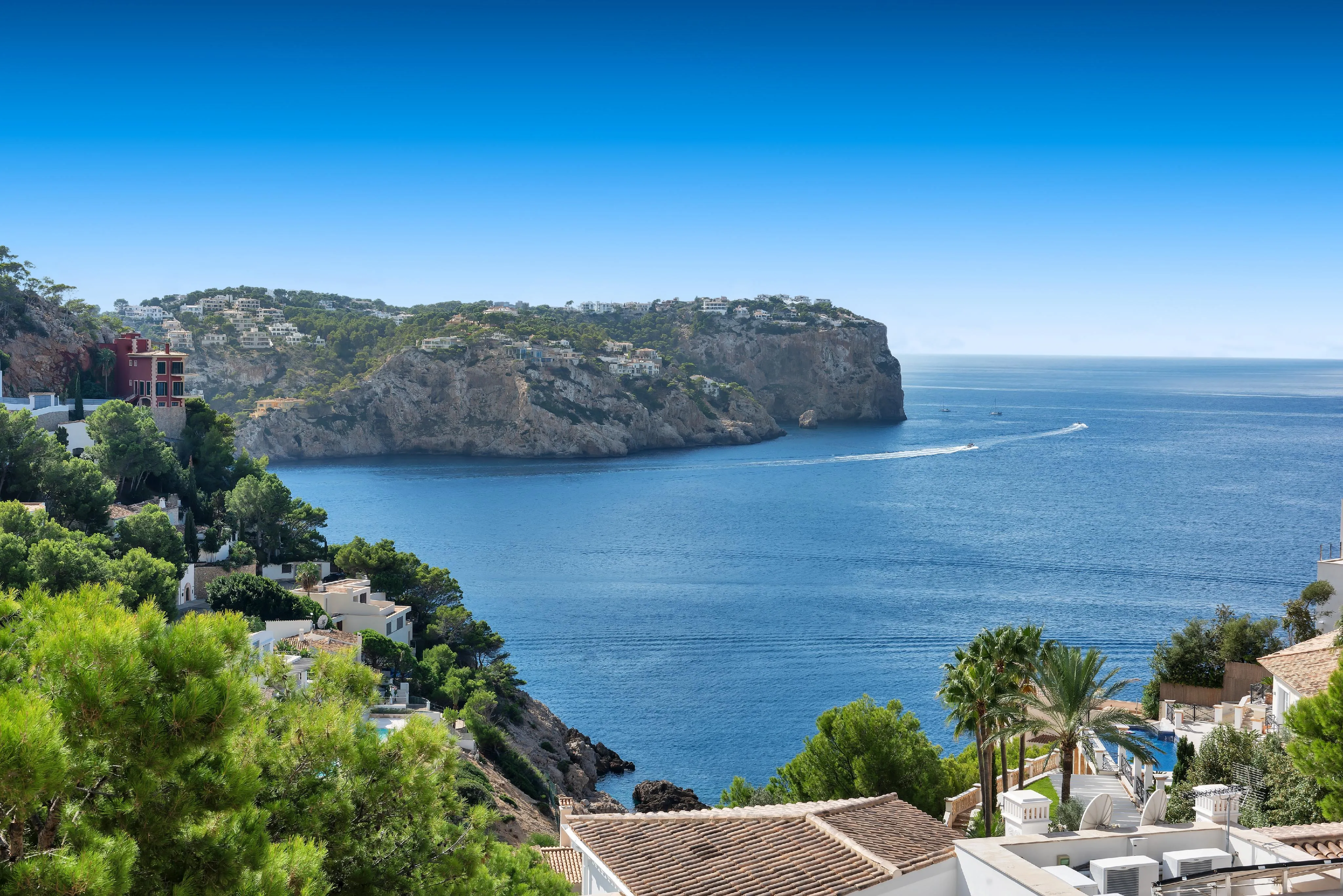 Exclusive apartment with stunning sea views in a sought-after location near the marina-2