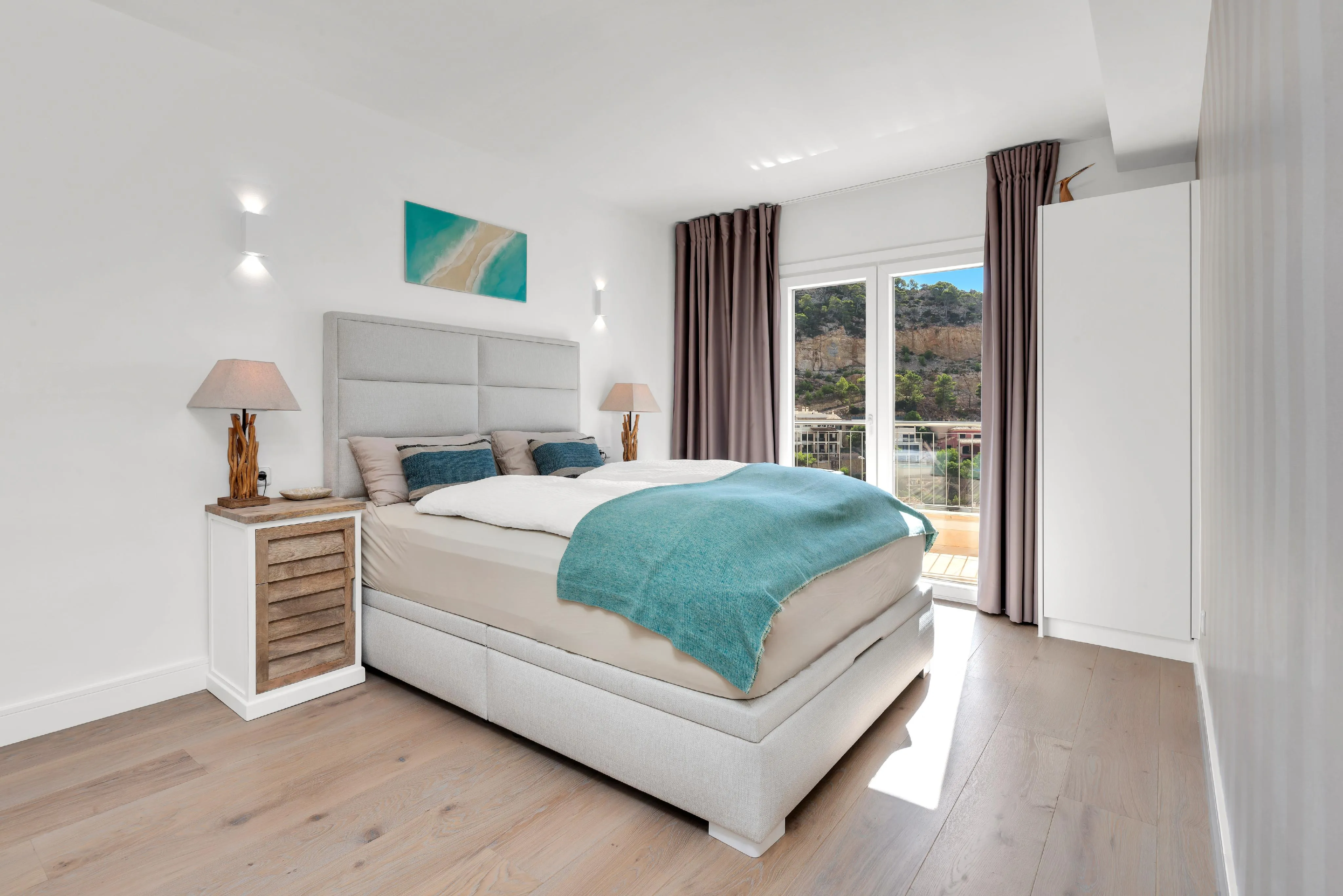 Exclusive apartment with stunning sea views in a sought-after location near the marina-10