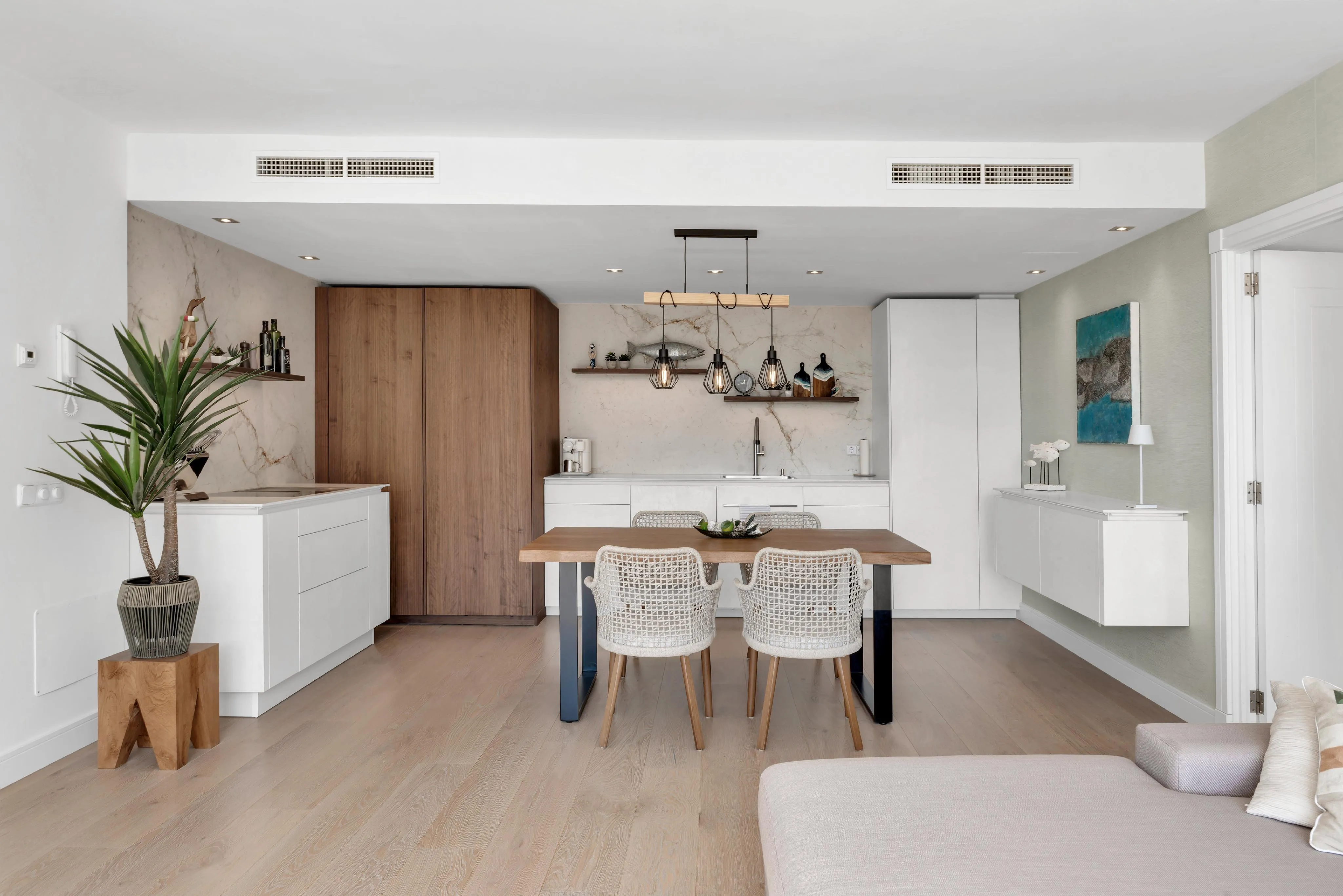 Exclusive apartment with stunning sea views in a sought-after location near the marina-8