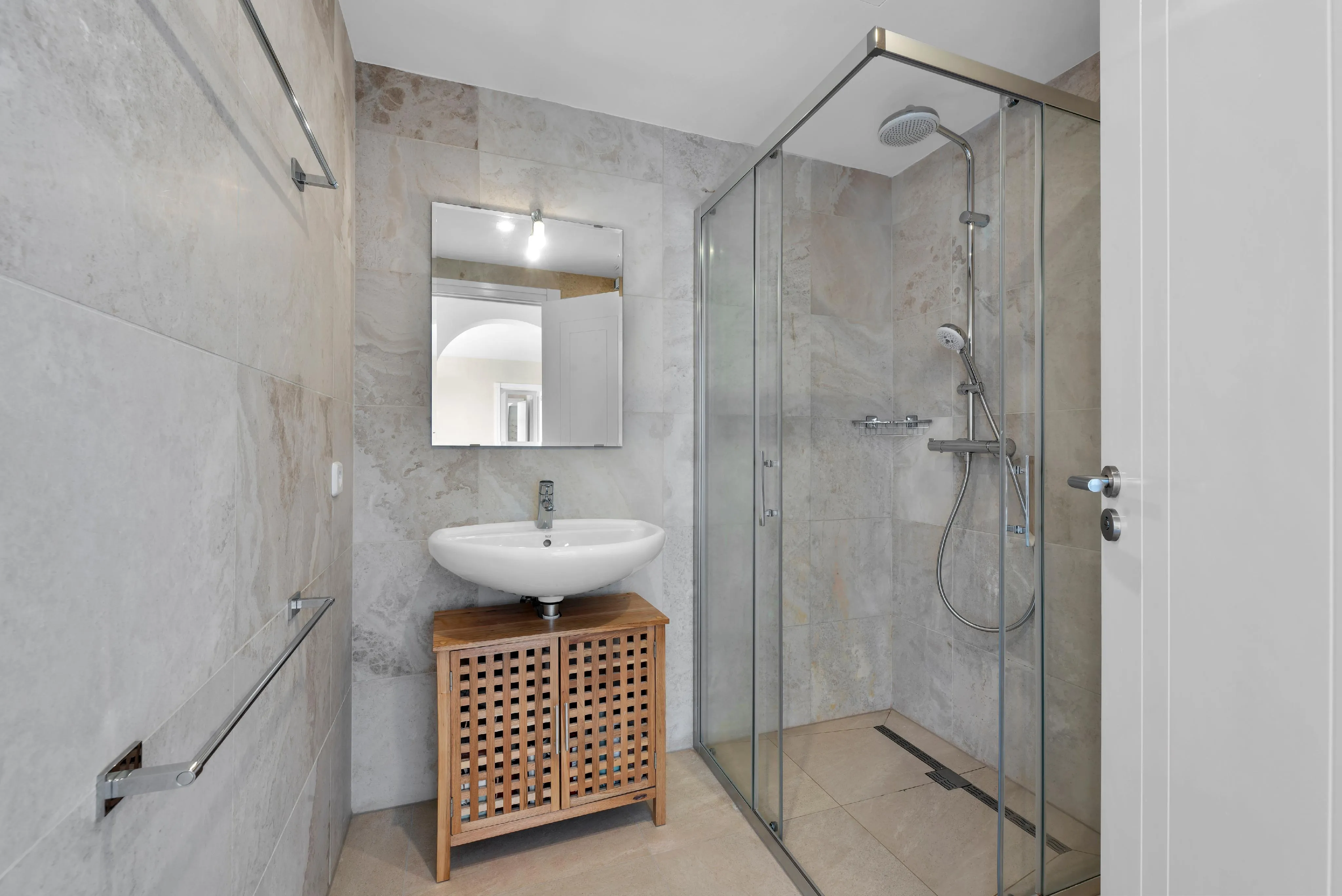 Exclusive apartment with stunning sea views in a sought-after location near the marina-18