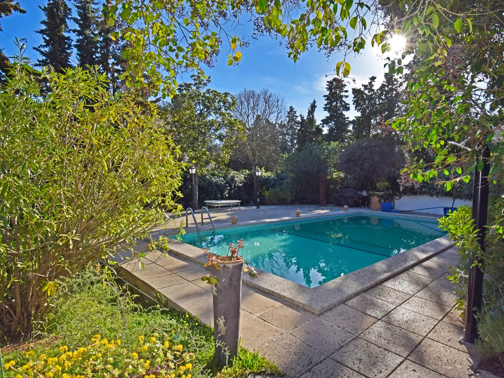 Histórica casa de pueblo con piscina y hermoso jardín en el corazón de Alaró-1