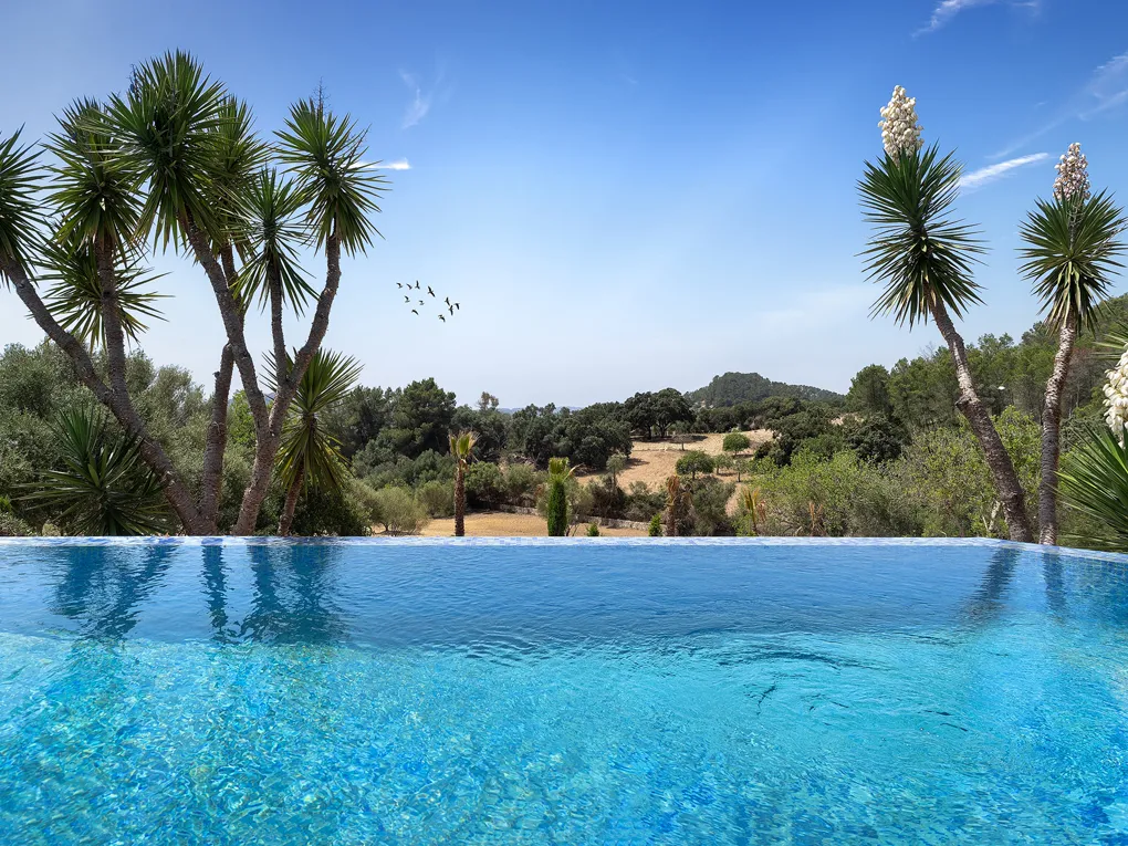 Designet landsted med storslået udsigt i Sineu-2