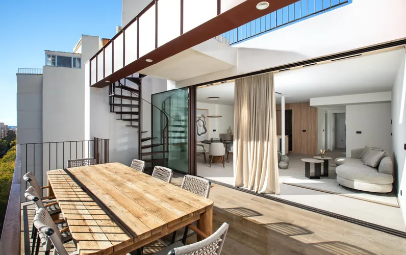 First-class new build penthouse with a spacious roof terrace in a popular location