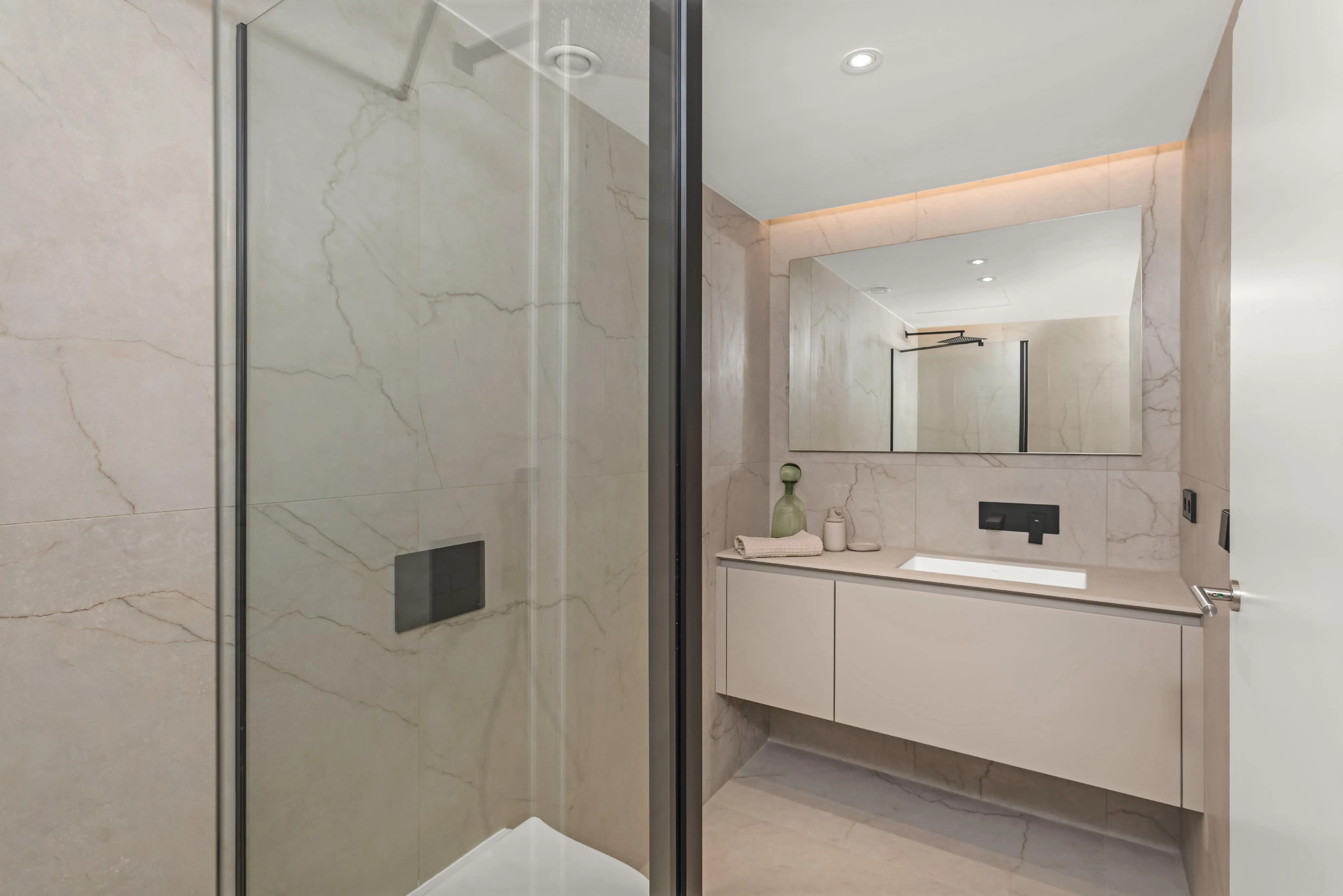 First-class new build penthouse with a spacious roof terrace in a popular location-13