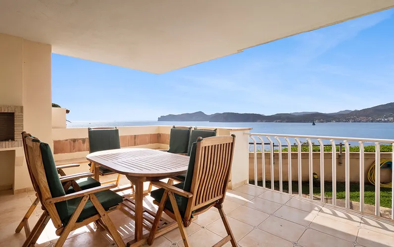 Sea view apartment in unique location