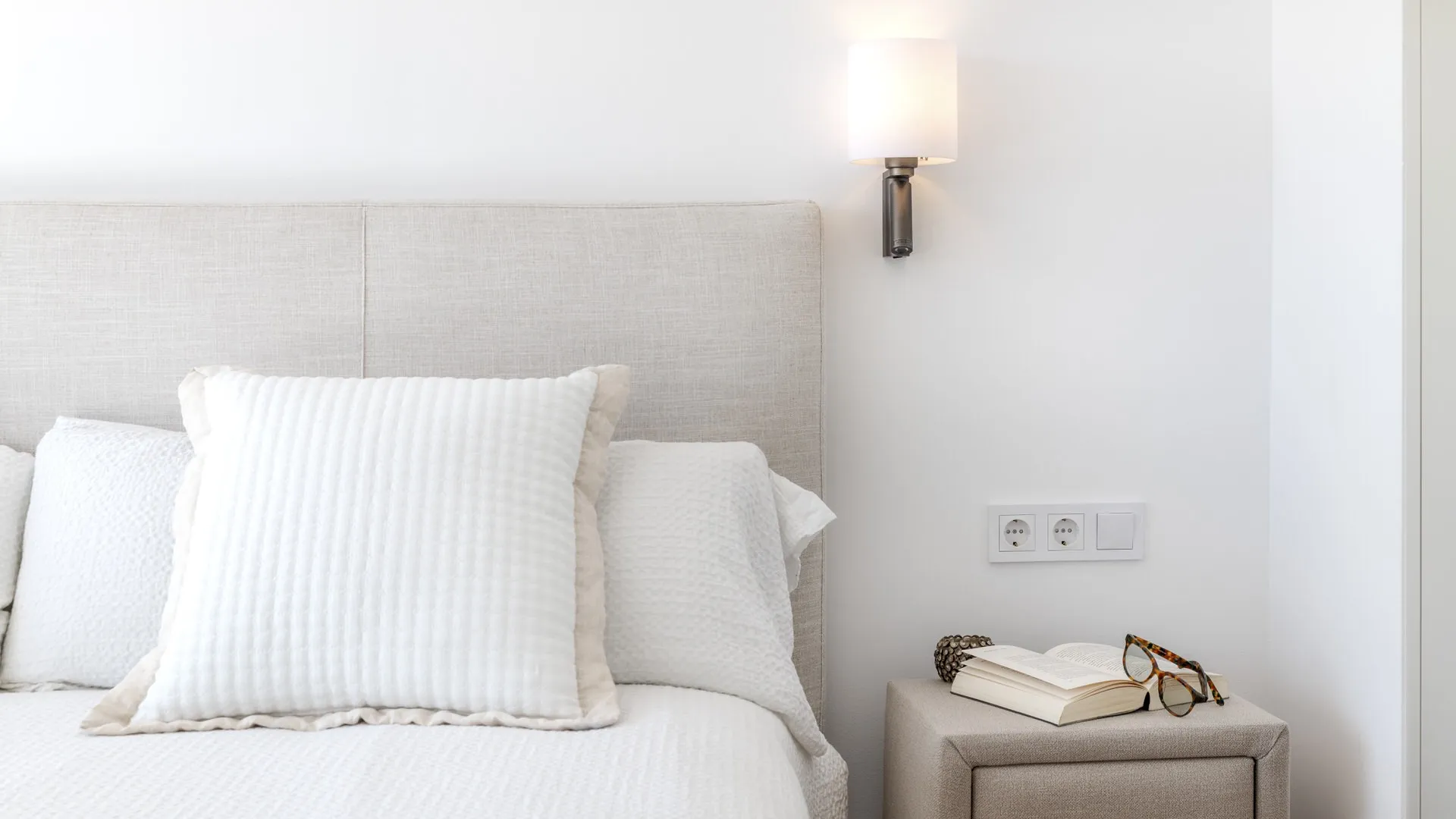 Moderno apartamento con vistas al mar en excelente ubicación y cerca de la playa-12