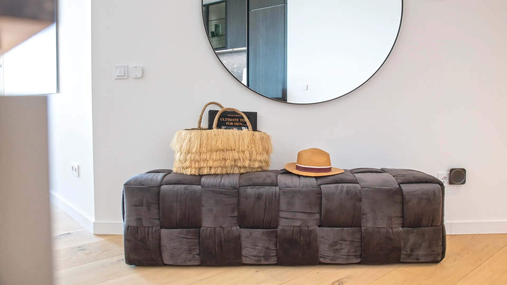 Modern sea view apartment in great location and close to the beach-15