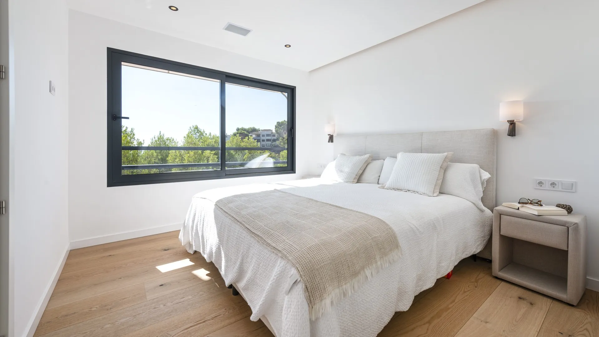 Moderno apartamento con vistas al mar en excelente ubicación y cerca de la playa-11