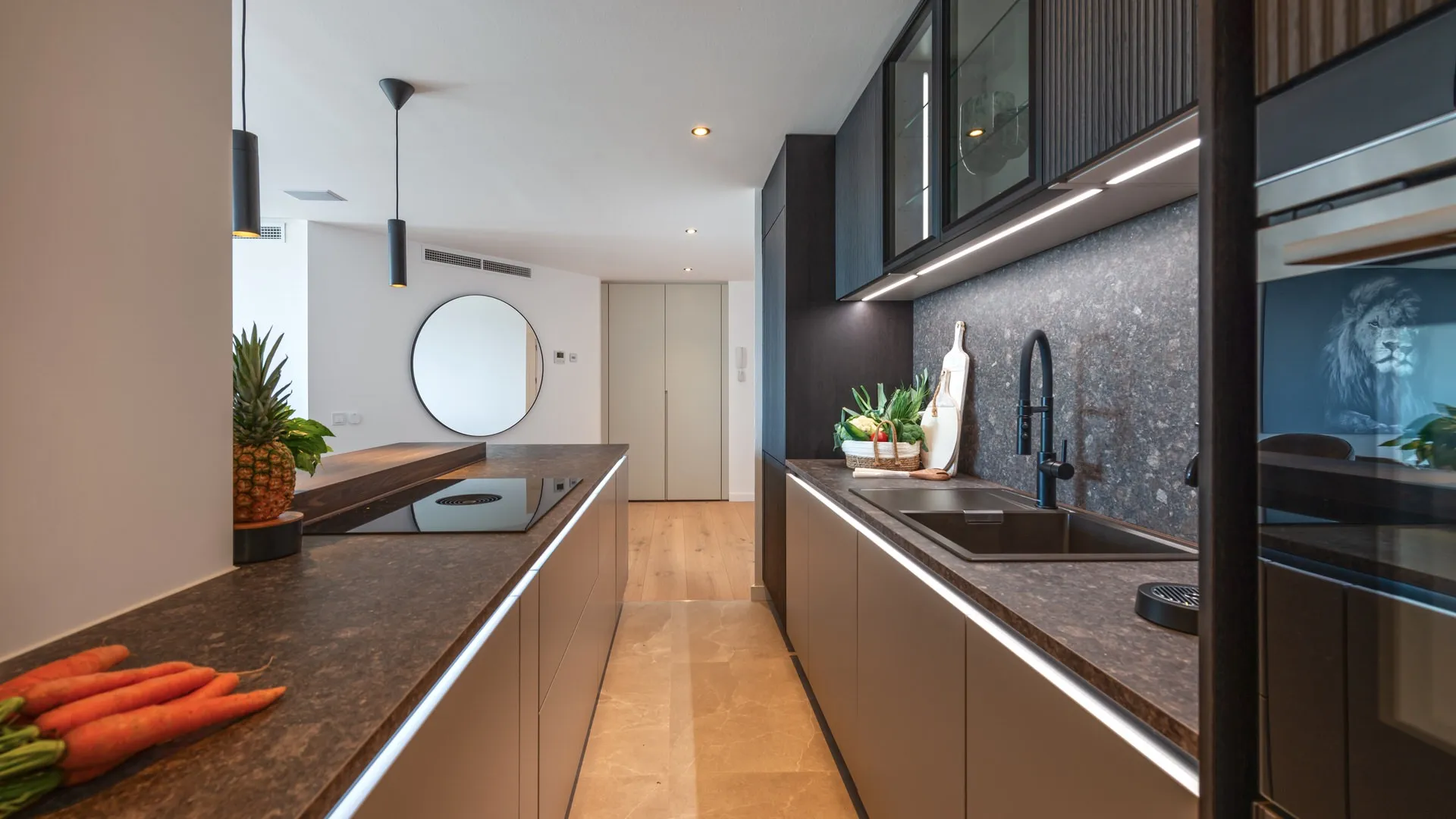 Moderno apartamento con vistas al mar en excelente ubicación y cerca de la playa-8