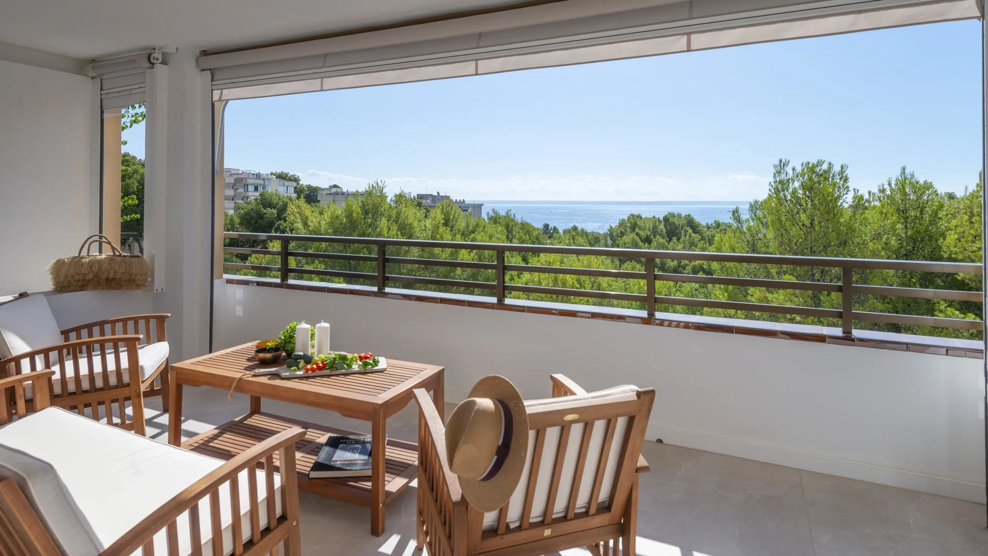 Modern sea view apartment in great location and close to the beach-1