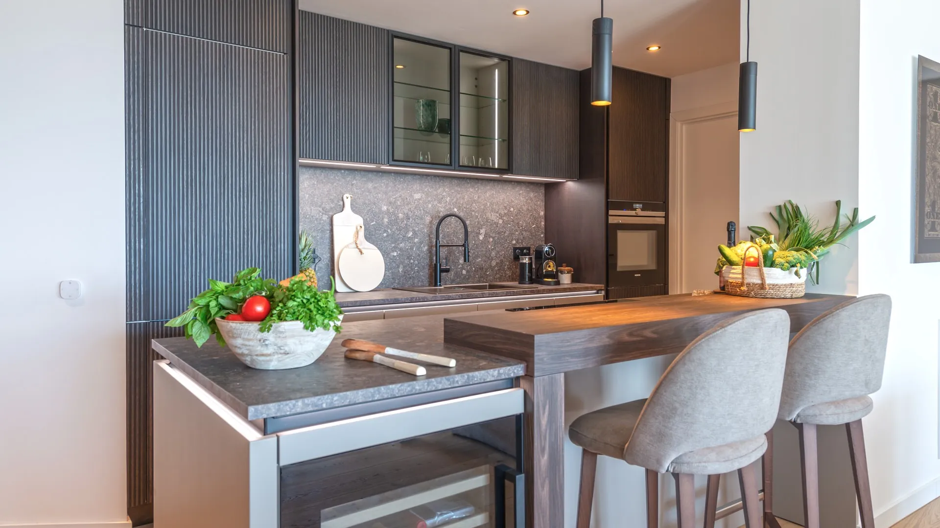 Modern sea view apartment in great location and close to the beach-7