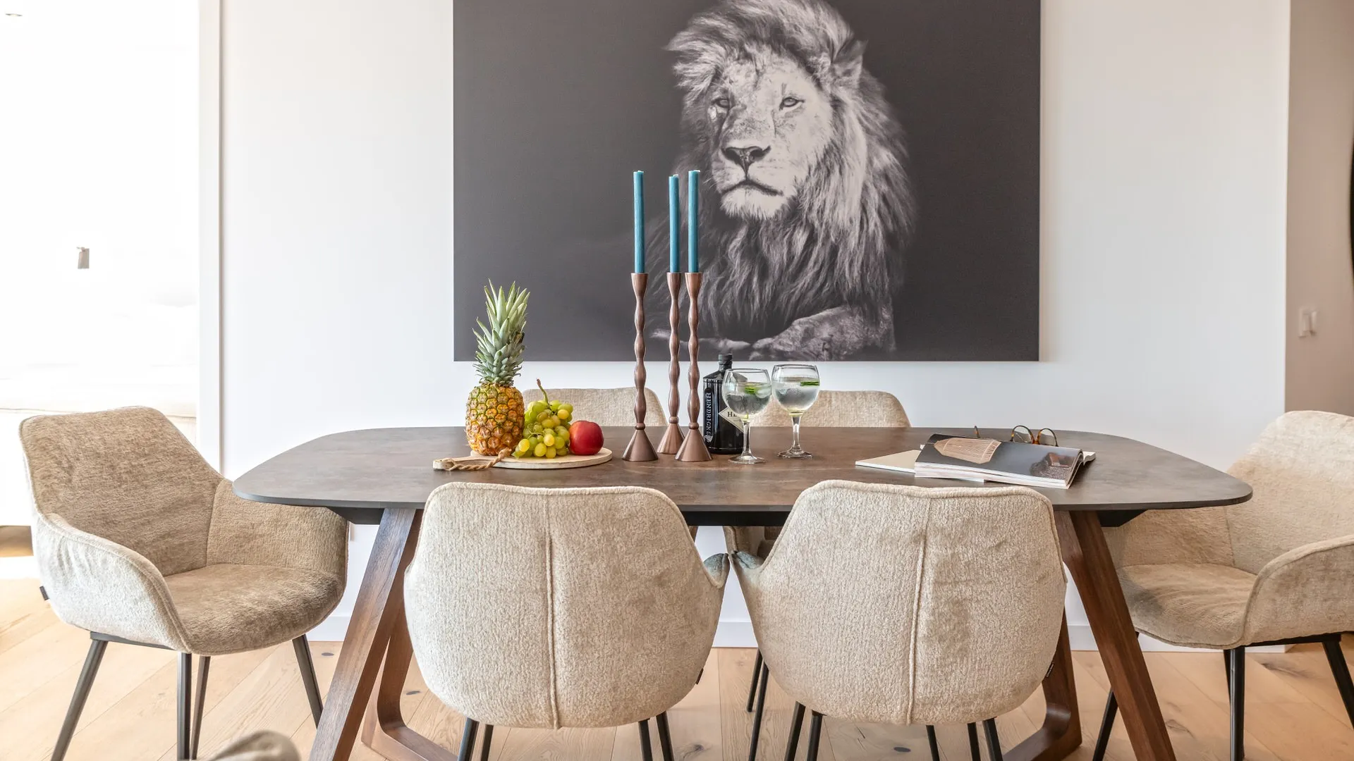 Modern sea view apartment in great location and close to the beach-6