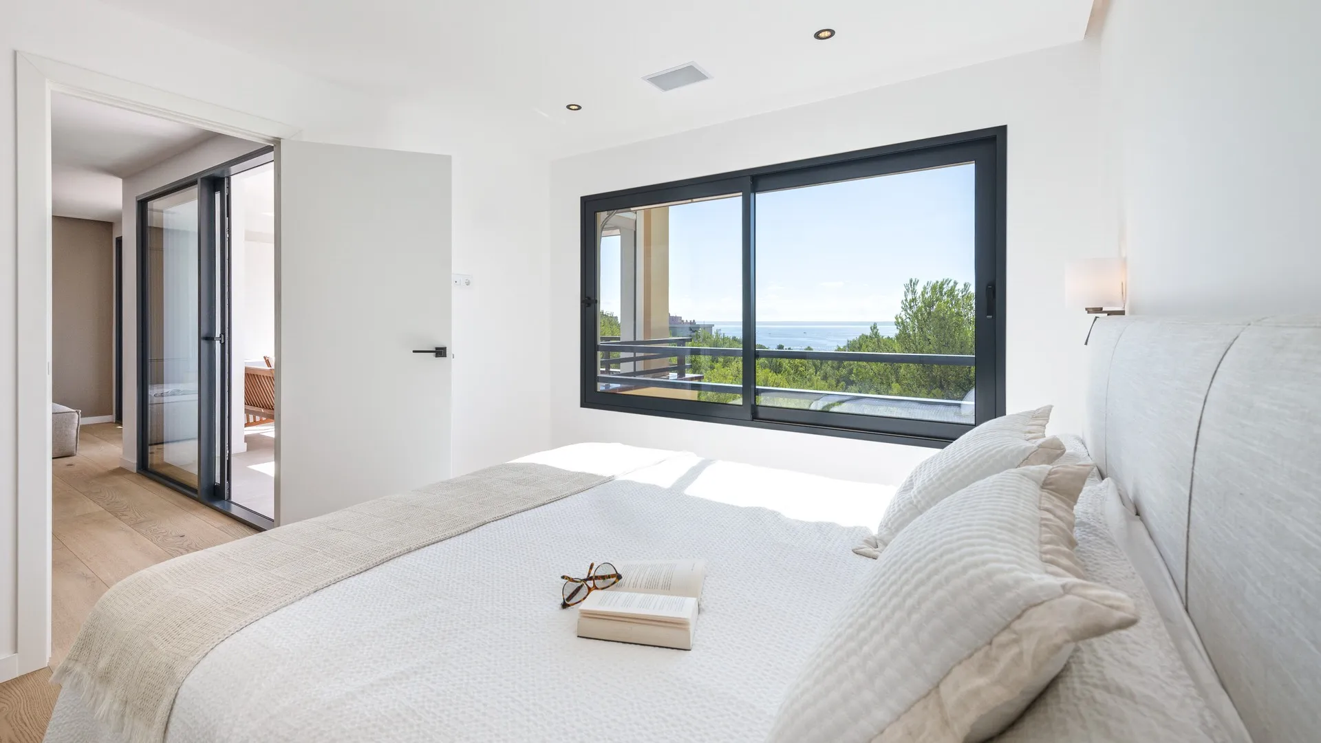 Moderno apartamento con vistas al mar en excelente ubicación y cerca de la playa-10