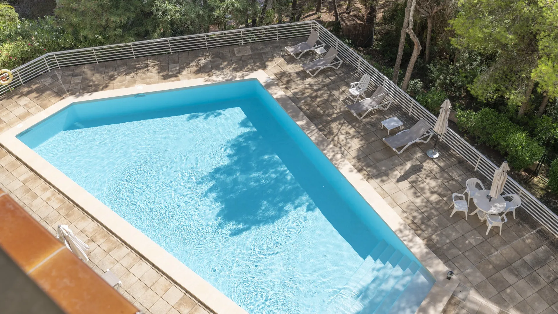 Modern sea view apartment in great location and close to the beach-21