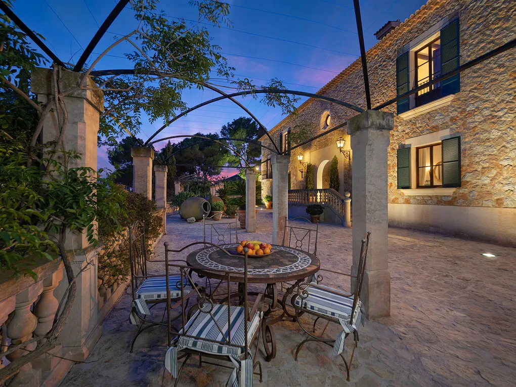 Traditionel herregård på strandpromenaden-6