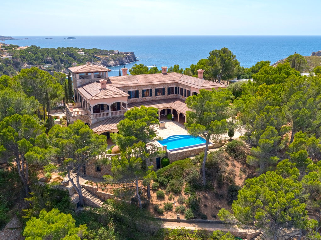 Traditional mansion in the first sea-line