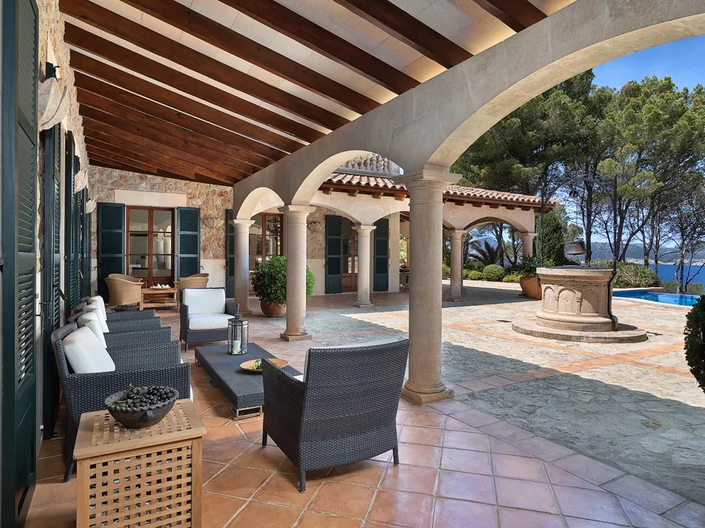 Traditionel herregård på strandpromenaden-2