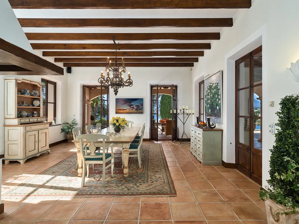 Traditionel herregård på strandpromenaden-11