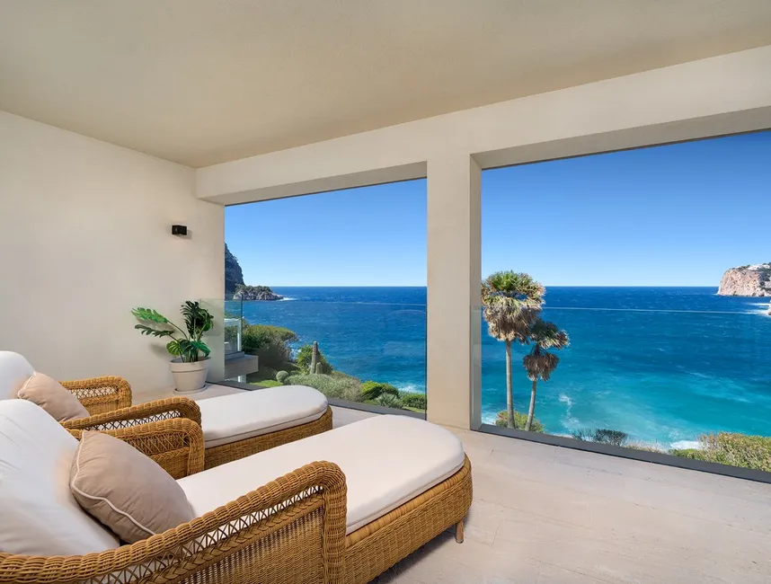 Paradís enfront del mar: Un luxós refugi costaner de vacances-13