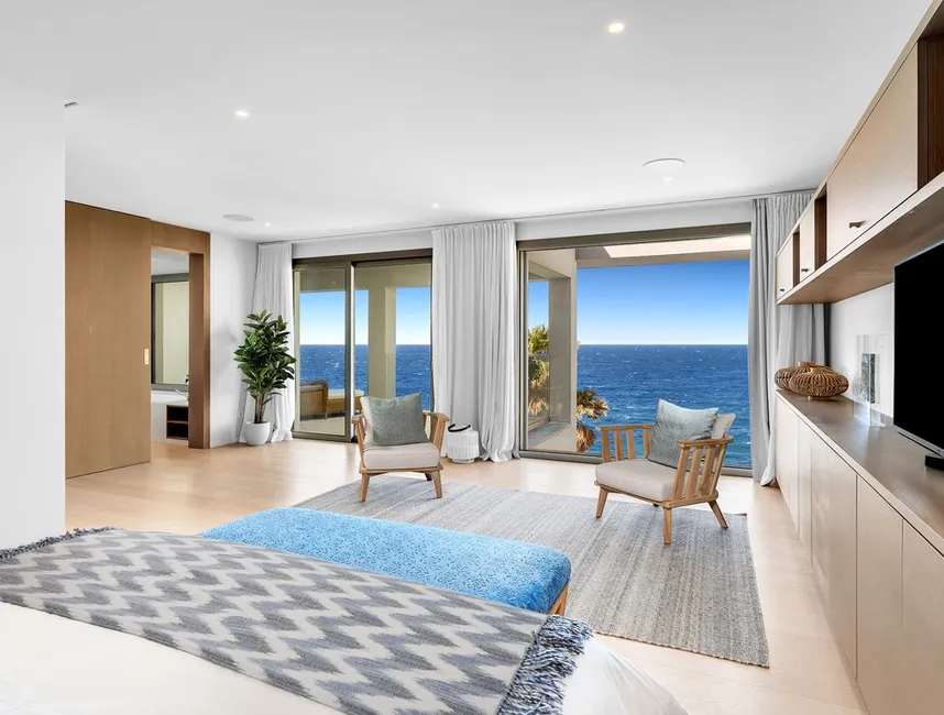 Paradís enfront del mar: Un luxós refugi costaner de vacances-11