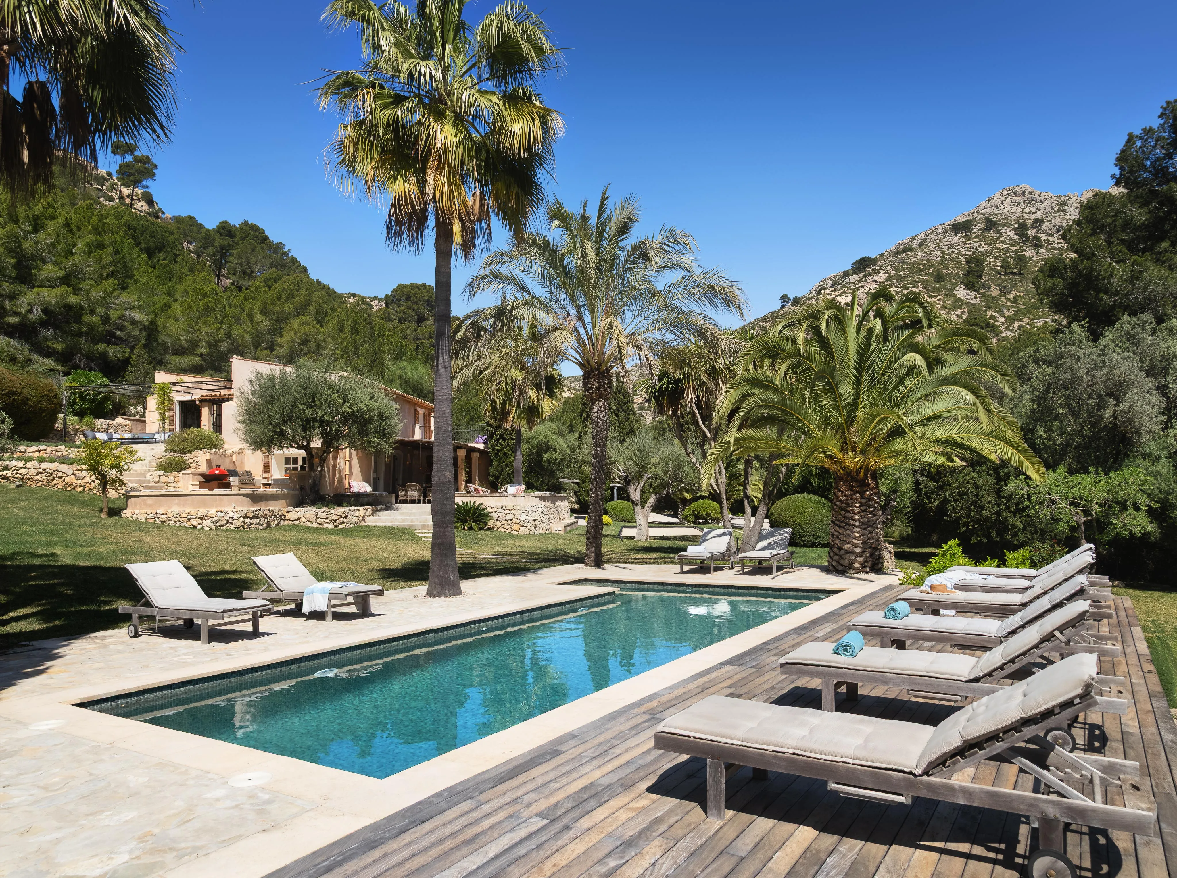 Finca de ensueño con privacidad, gran jardín y licencia para alquiler vacacional-1