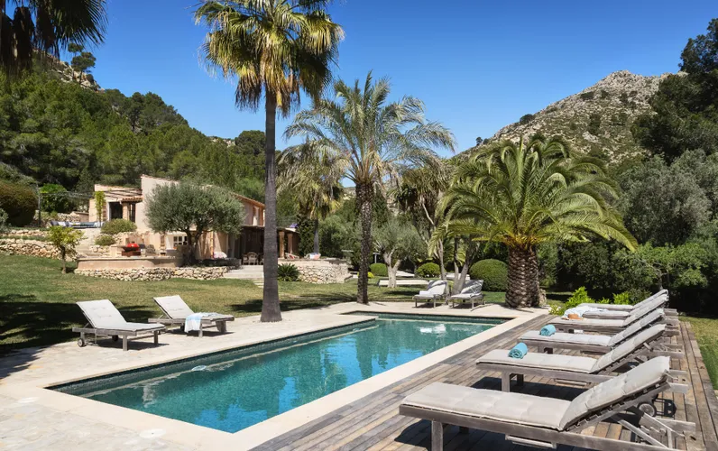 Dream finca with privacy, spacious garden, and license for holiday rentals
