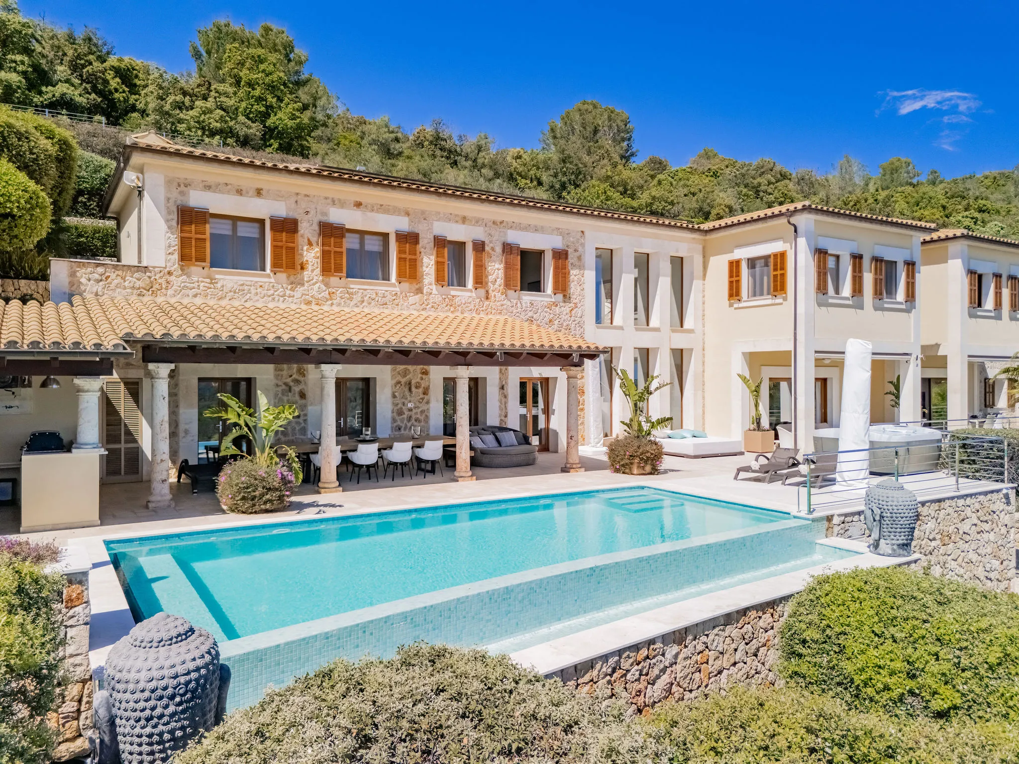 Роскошная дизайнерская вилла на поле для гольфа в Полленсе с фантастическим видом на море.-22