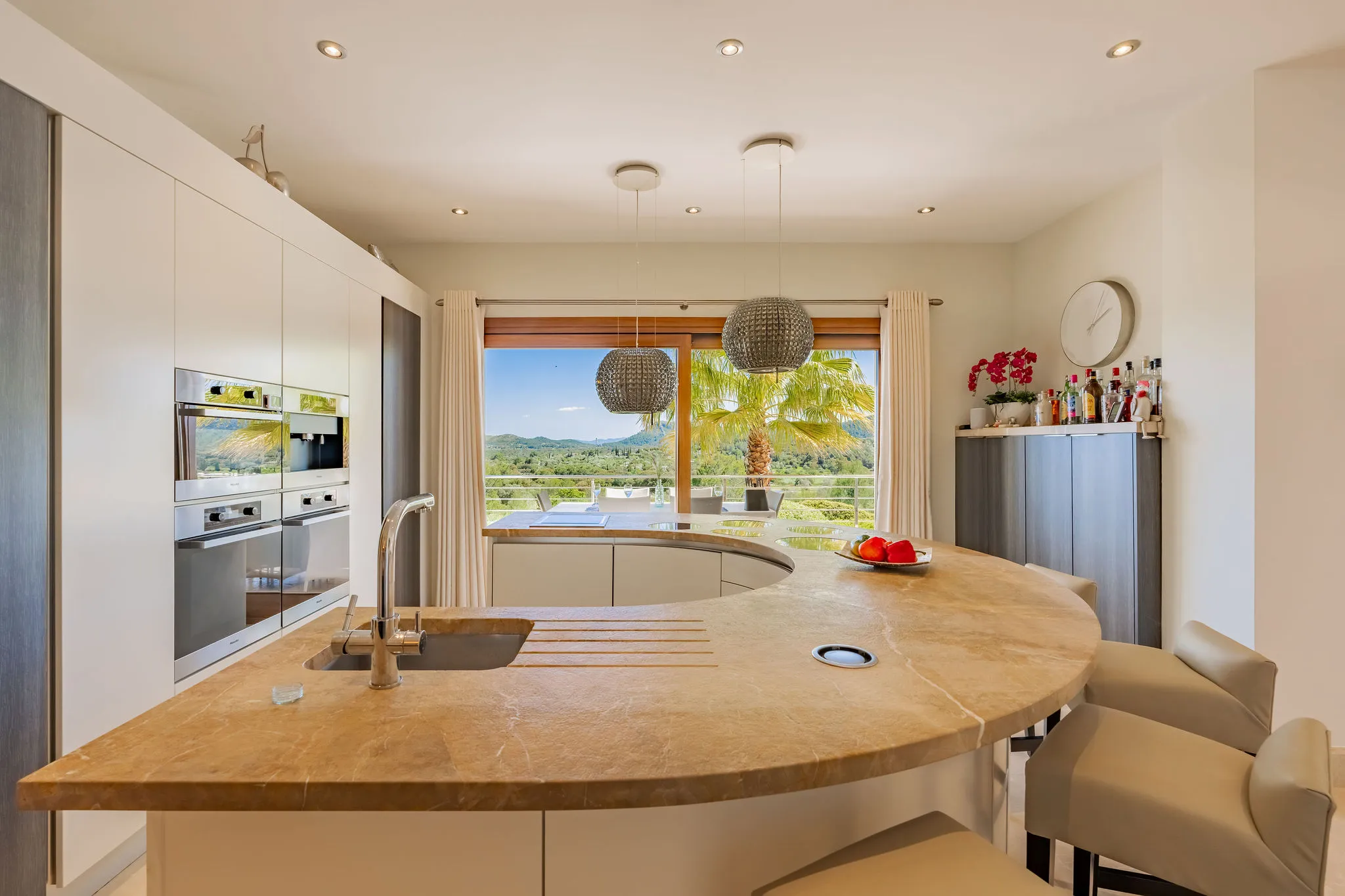 Роскошная дизайнерская вилла на поле для гольфа в Полленсе с фантастическим видом на море.-8