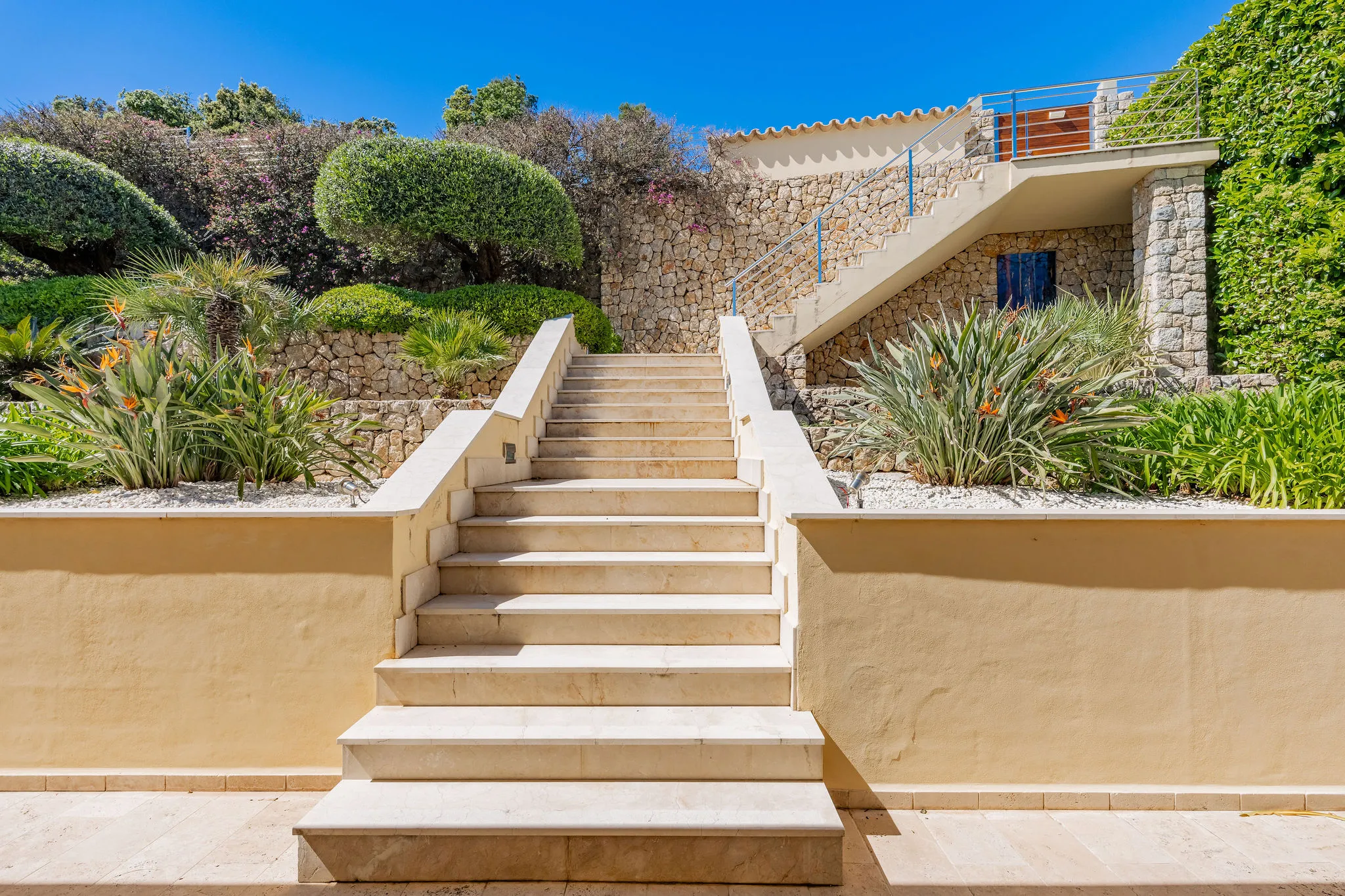 Роскошная дизайнерская вилла на поле для гольфа в Полленсе с фантастическим видом на море.-5