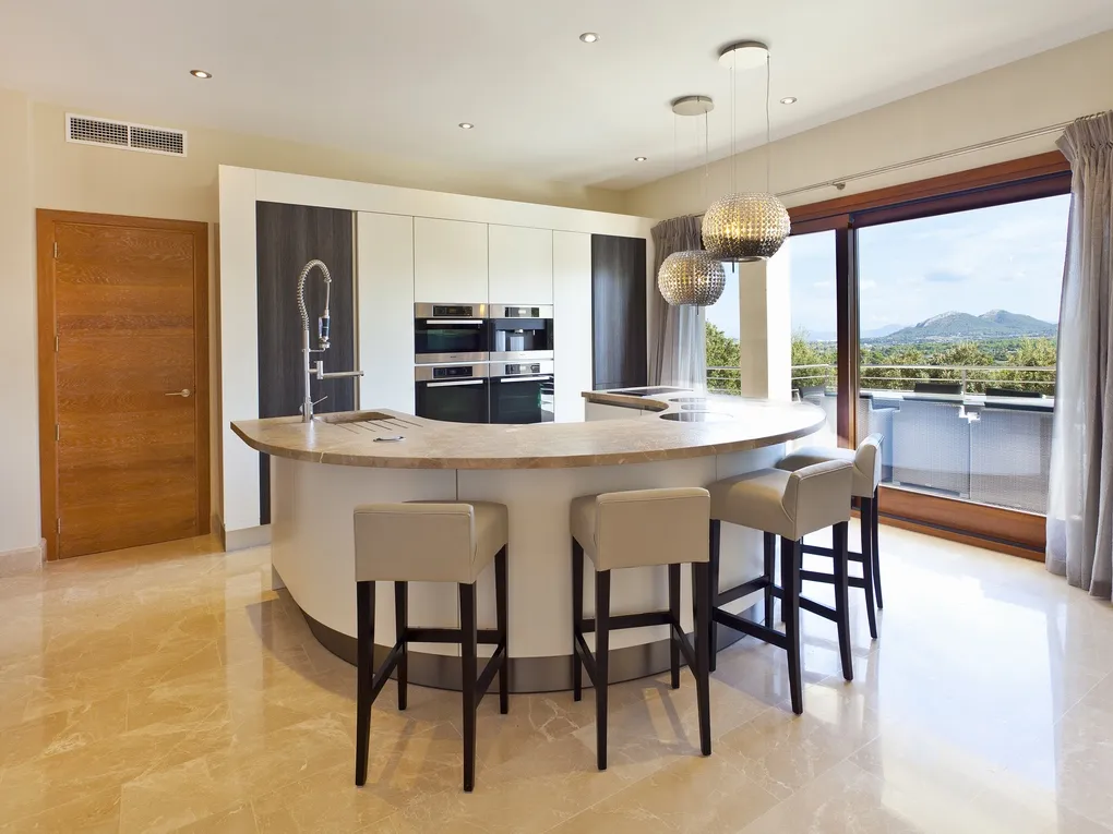 Роскошная дизайнерская вилла на поле для гольфа в Полленсе с фантастическим видом на море.-9