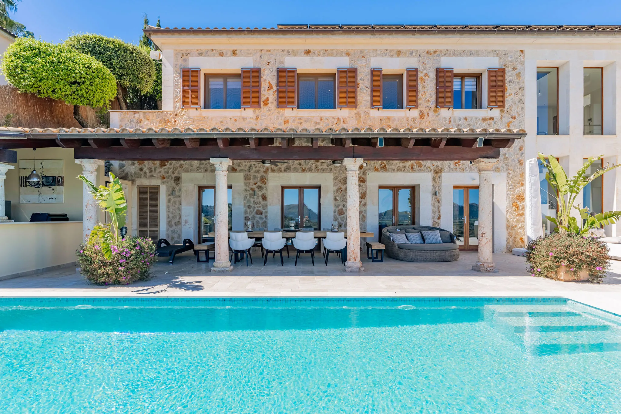 Роскошная дизайнерская вилла на поле для гольфа в Полленсе с фантастическим видом на море.-1