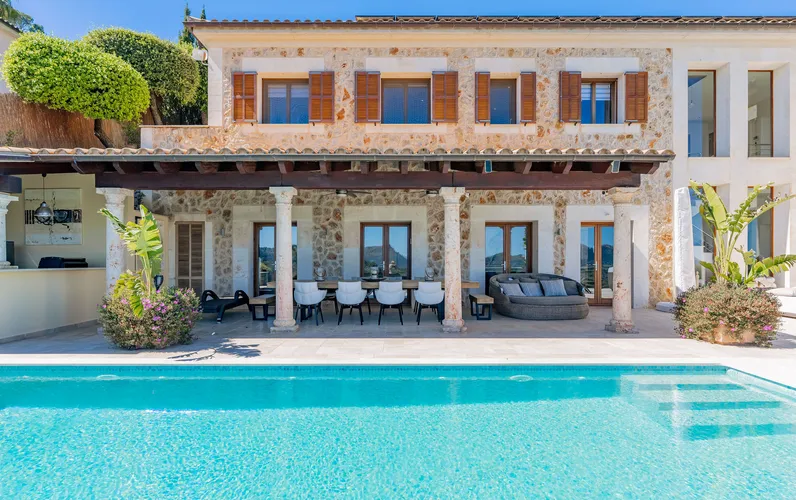 Luksuriøs designervilla med førsteklasses beliggenhed på Pollensa golfbane og fantastisk havudsigt