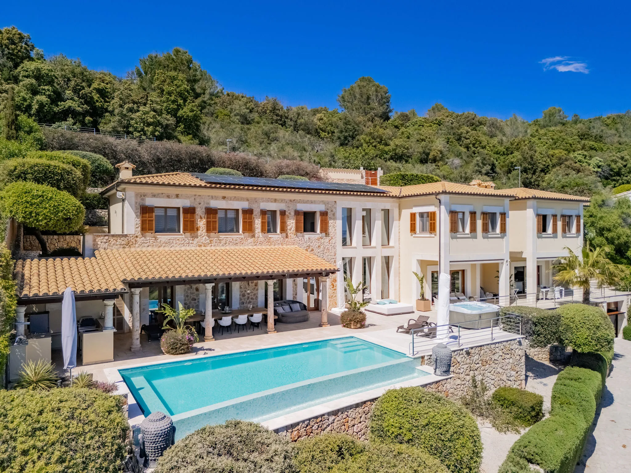 Роскошная дизайнерская вилла на поле для гольфа в Полленсе с фантастическим видом на море.-26